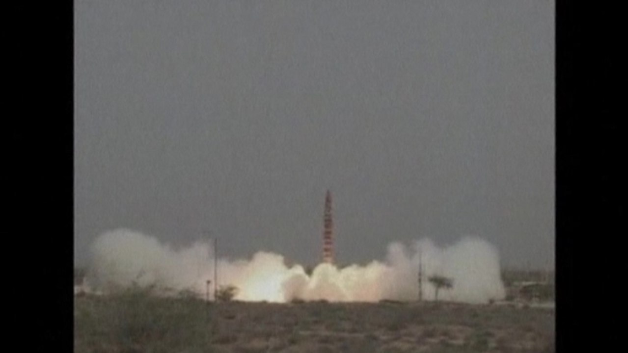 Pakistan test fires new nuclear-capable missile