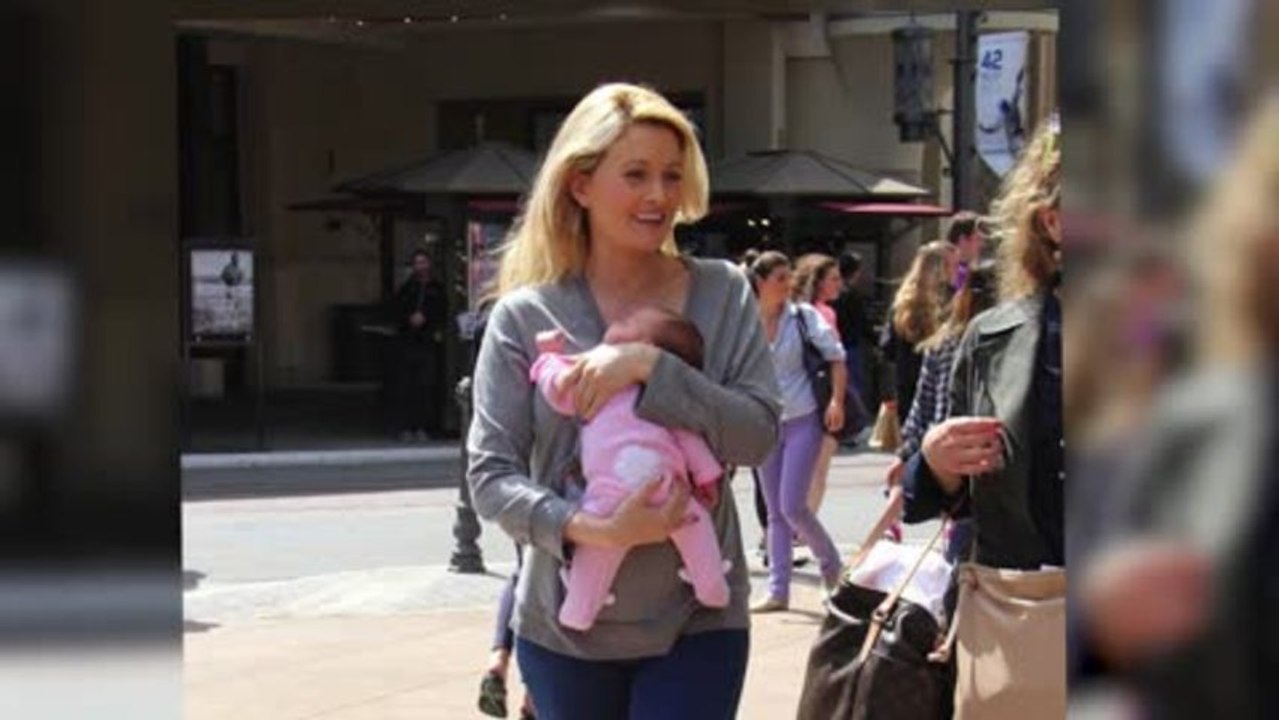 Holly Madison Shows Off Slim Post-Baby Stomach