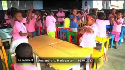 Katy Perry rencontre des enfants à... - no comment