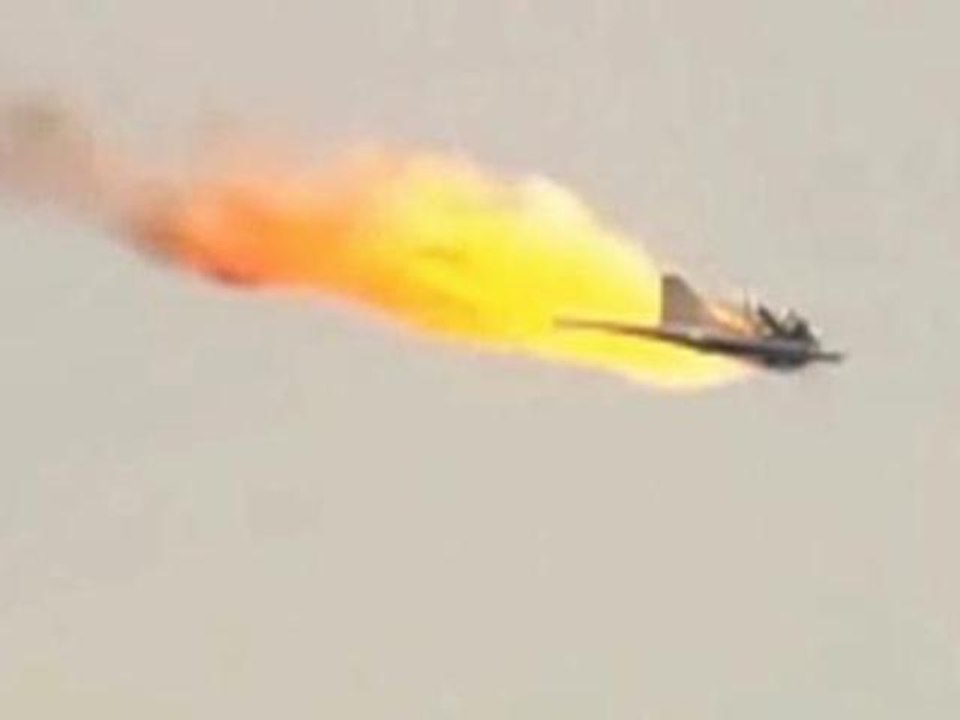Raw: Navy demonstrates laser weapon
