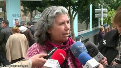 Plataforma se reúne en la calle con IU y PSOE