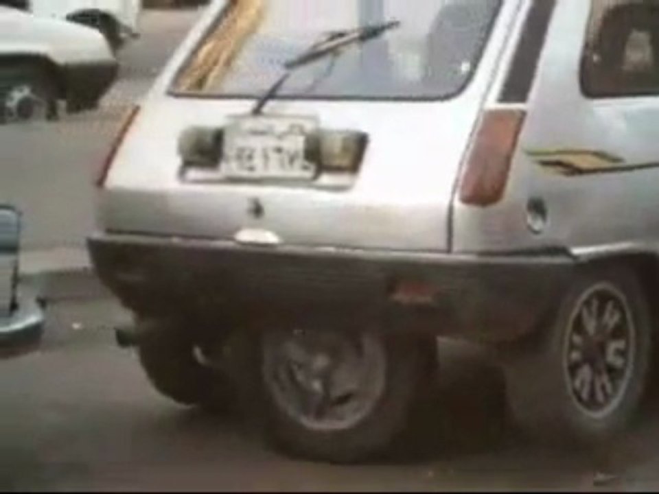 Car with 5 wheels