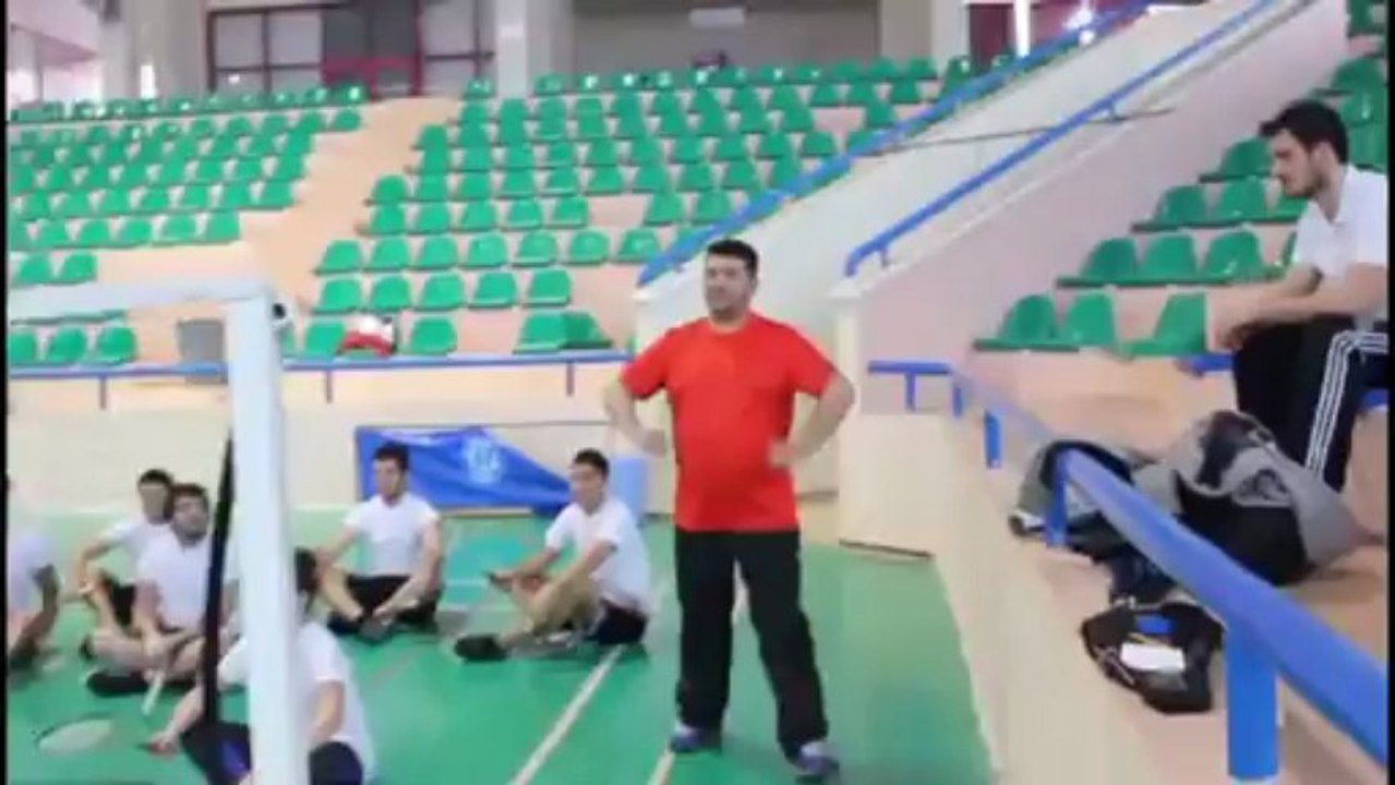 Koç Fest Gezgini Muğla Sıtkı Koçman Üniversitesi Badminton takımının antremanında!