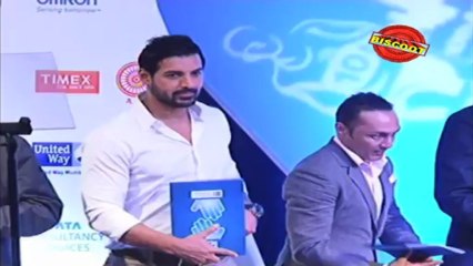 John, Rahul Bose & Sunil Shetty at Awards Night