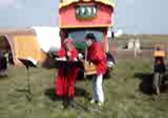 Nadia et Michel à l'aérodrome de Bernay (27) le 07 avril 2013