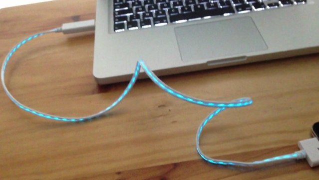 Cable USB a led bleu pour iPhone 3G 3GS 4 4S iPad & iTouch [ World iTech ]