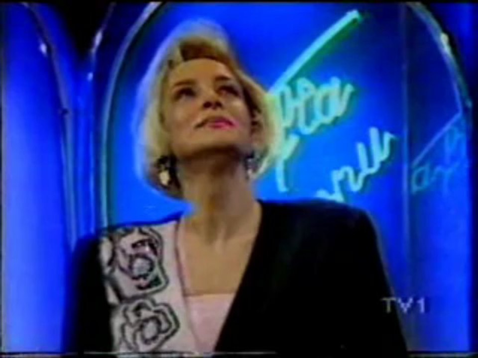 MERAL MANSUROĞLU - YAŞAMAK VAR ŞARKILARDA ÇAL EĞLEN