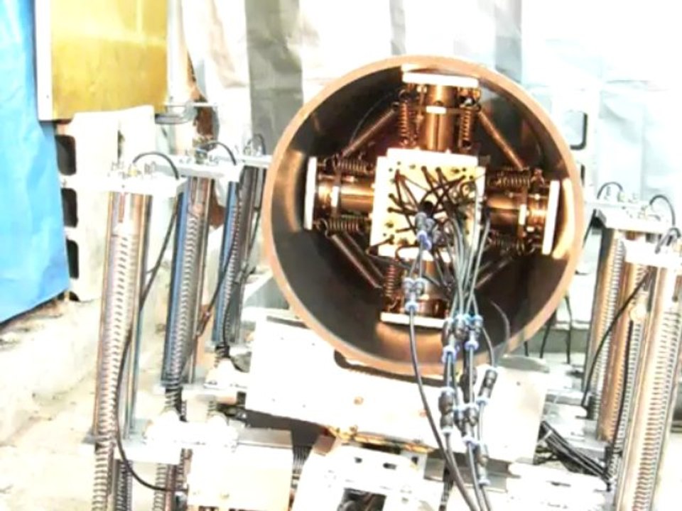 水圧軟体筋肉ロボット：P38：三足歩行：管内設置：サンポート