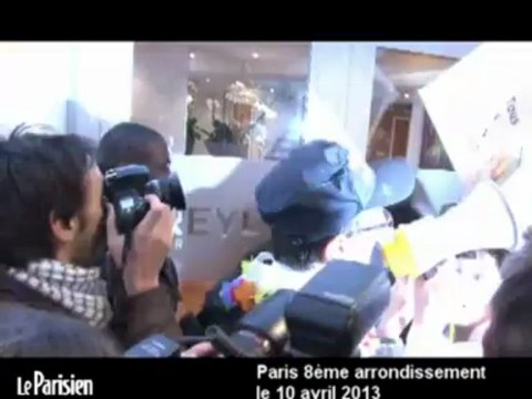 Le collectif Sauvons les riches investit Reyl, la banque de Cahuzac et finit au poste