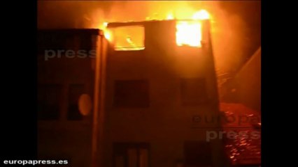 Espectacular incendio en Bermeo (Bizkaia)