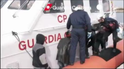 Download Video: Immigrazione: soccorse 469 persone in 24 ore in canale...