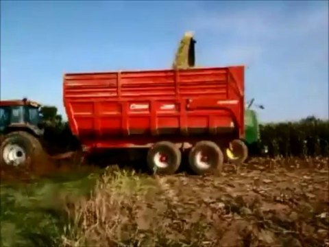 ensilage de Mais 2011 séquence n°1 par JeoJD35