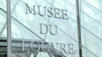 Police patrol Louvre after walkout over pickpockets