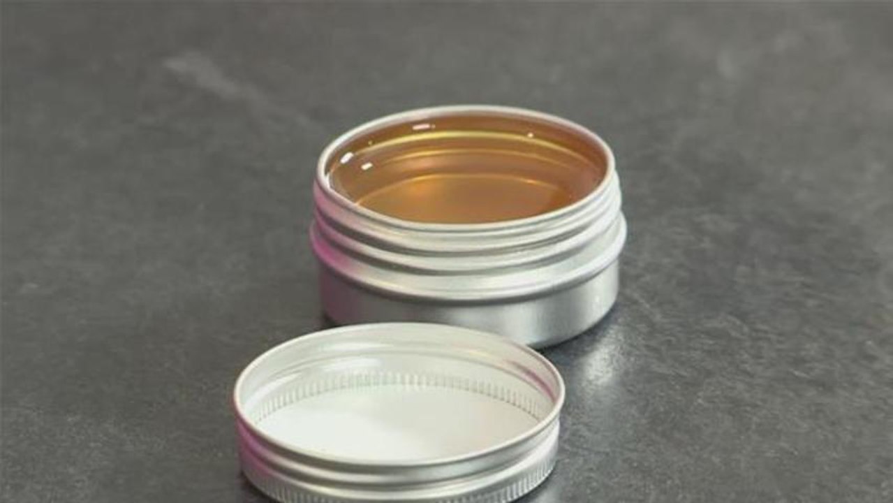 Solid perfume: how to make it