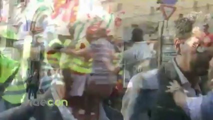 Alcoa, scontri tra operai e polizia