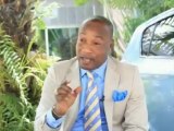 Koffi olomide parle de la femme de zacharie et montre son passport congolais au public.