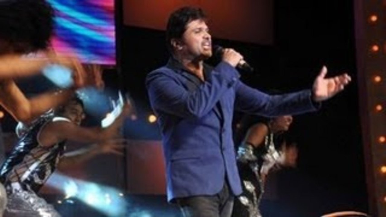 Himesh Reshammiya's Live Performance @ Women's Prerna Awards 2013 !