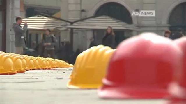 EDILIZIA IN CRISI, 5 MILA CASCHETTI IN PIAZZA UNITA'