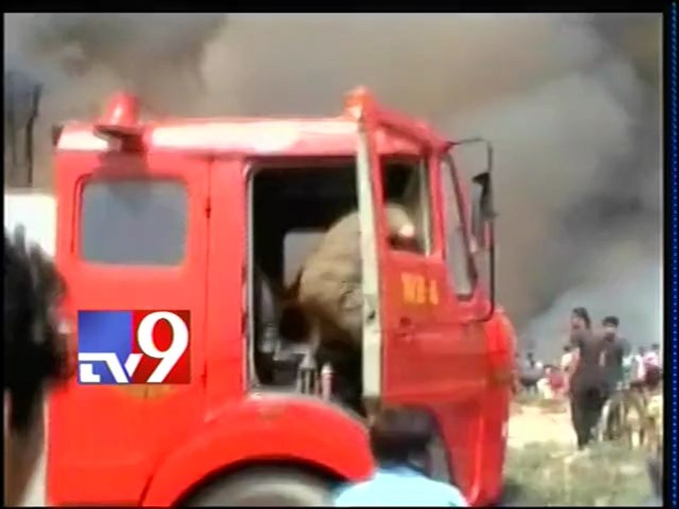 Hundreds of huts destroyed in Delhi slum fire