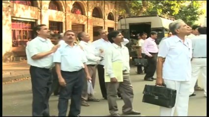 Sensex plunges 300 points- IT Index tanks 10%