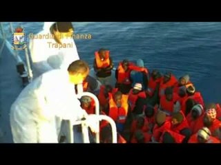 Trapani - Salvataggio naufraghi (12.04.13)