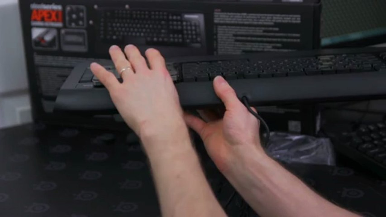 Steelseries Apex [RAW] Gaming Keyboard Unboxing