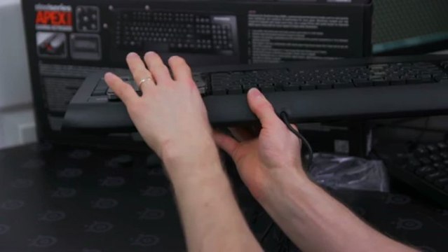 Steelseries Apex [RAW] Gaming Keyboard Unboxing