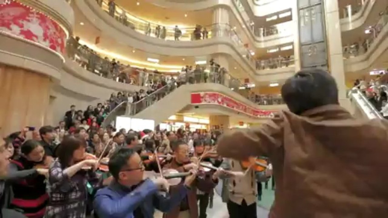 東北支援チャリティーイベント　羽田空港フラッシュモブ