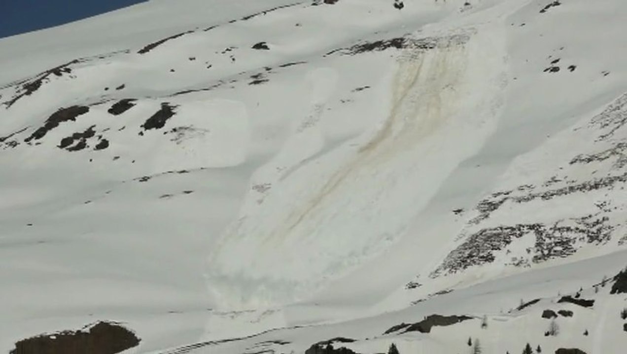 Déclenchement d'avalanches sur la route de Tignes-Val d'Isère