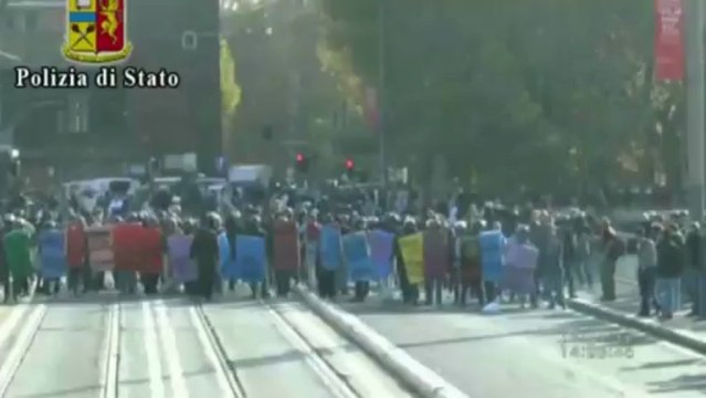 Scontri tra blocco studentesco e forze dell'ordine, sequestrati caschi e bottiglie molotov