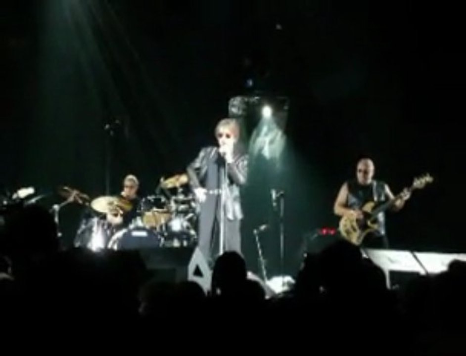 Jacques Dutronc - Le Plus Difficile - Sur Une Nappe De Restaurant Live @ PARIS Le Zenith 15.01.2010