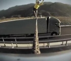 Slackline between two Trucks - 2012