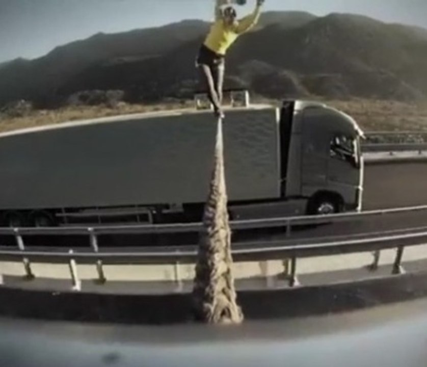 Slackline between two Trucks - 2012