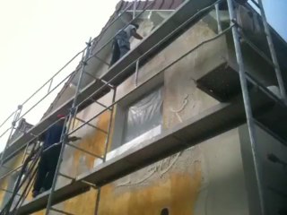Ravalement de façade avec du crépi projeté (partie 1)