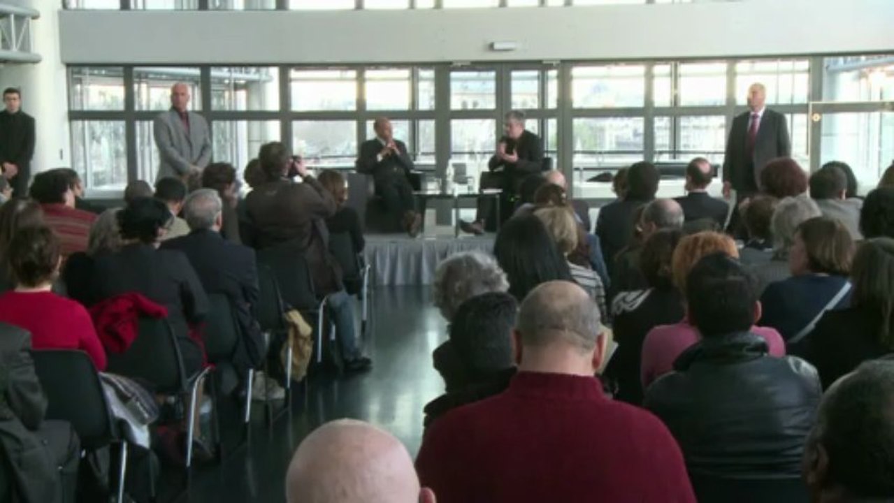 A Paris, le président tunisien plaide pour un pays "pluriel"