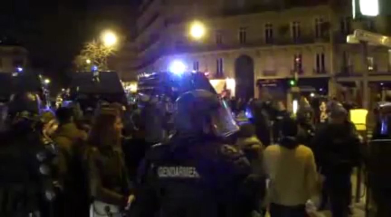 9- tentative d'extraction d'une manifestante