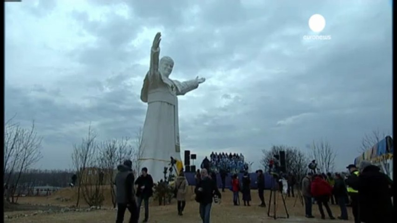 Pope John Paul II statue unveiled