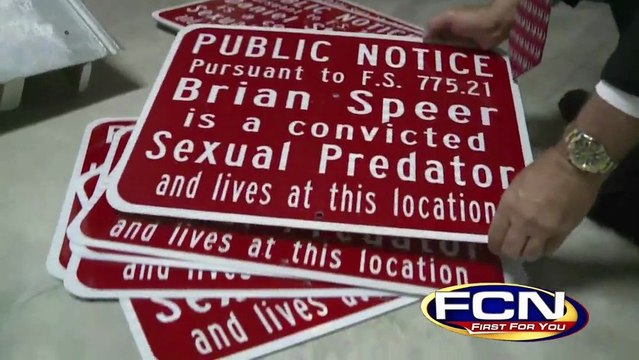 USA : Un panneau d'avertissement devant les maisons des violeurs