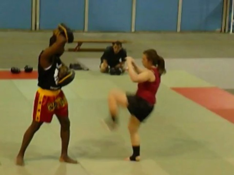 DEMONSTRATION  DU BOXING THAÏ VOTUDO CERGY  GYMNASE JEAN BOUIN TAVERNY 95150 LE 13 AVRIL 2013