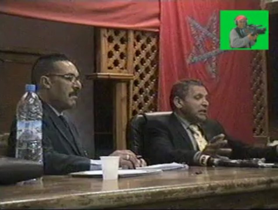 لقاء تواصلي للسيد منصوري ميمون رئيس بلدية احفير مع شريحة من ساكنة احفير قصد توضيح مختلف القضايا المتعلقة بالشان المحلي الجزء الاول تصوير الصحفي المتطوع محمد محي يوم 2013.04.12