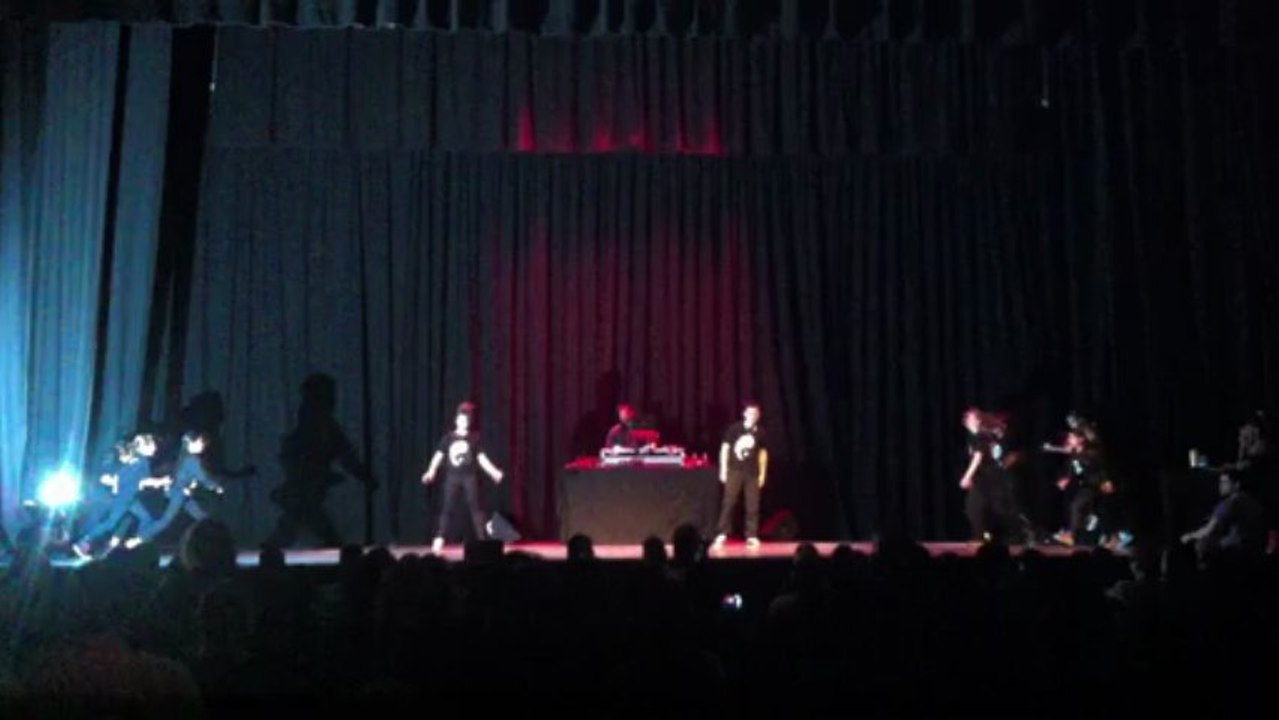 Battle Hip Hop Le Mée - Groupe "Temple O'Style" - Kesley & Titia