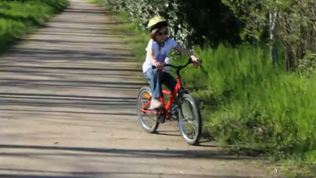 Zoé et Laly en vélo