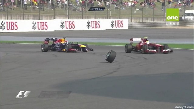 Formule 1 China 2013 Webber loses wheel