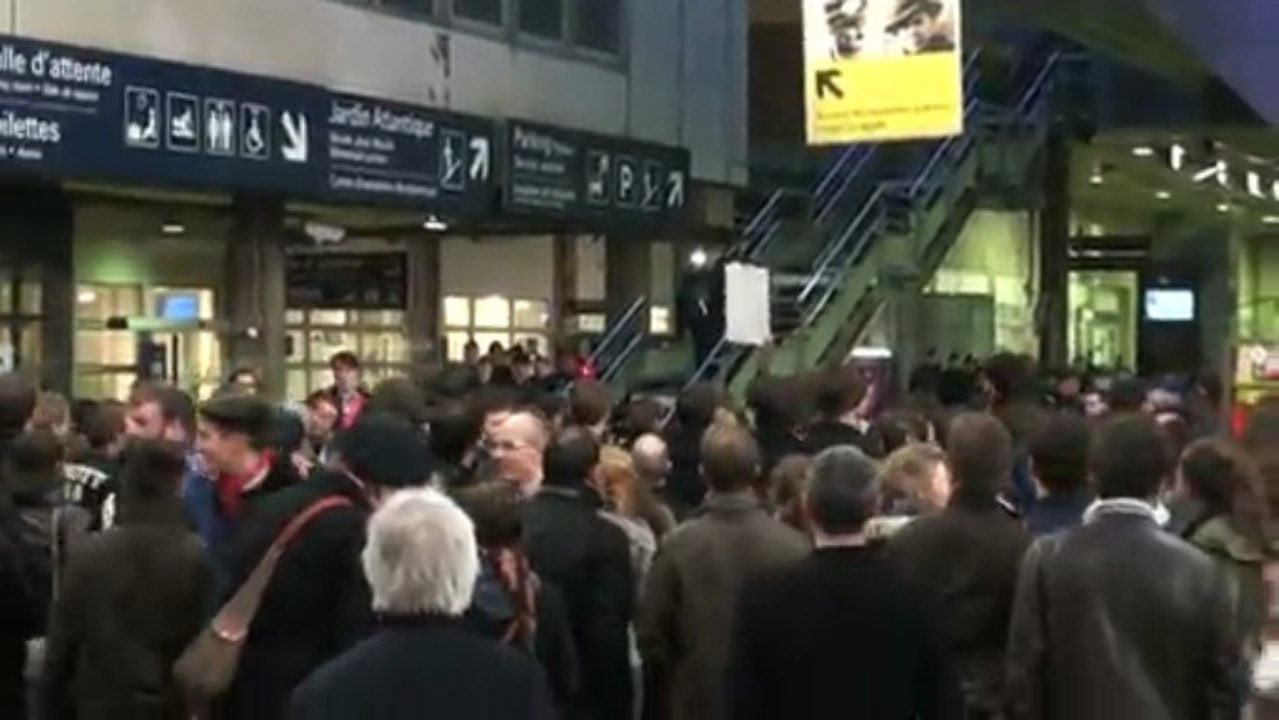 Le comité d'accueil de Caroline Fourest à Montparnasse !