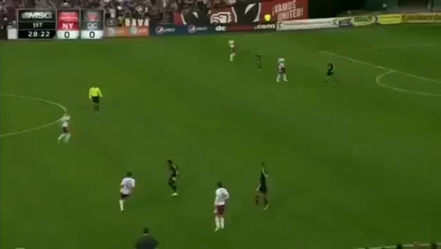 Thierry Henry marque un but contre DC United avec les New York Red Bulls