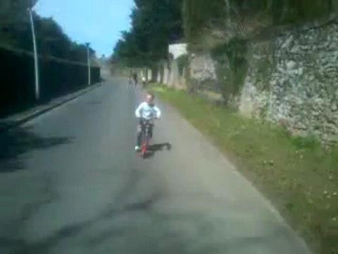 flo et le vélo (sans roulettes)