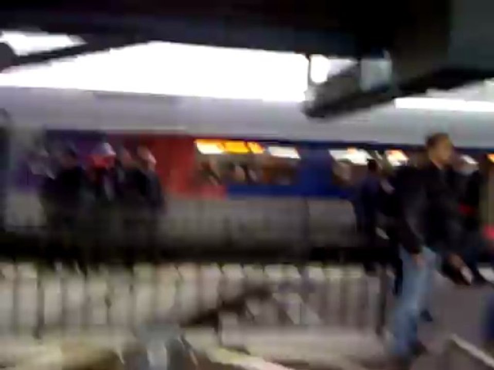 gaz et matraques contre les défenseurs de la famille