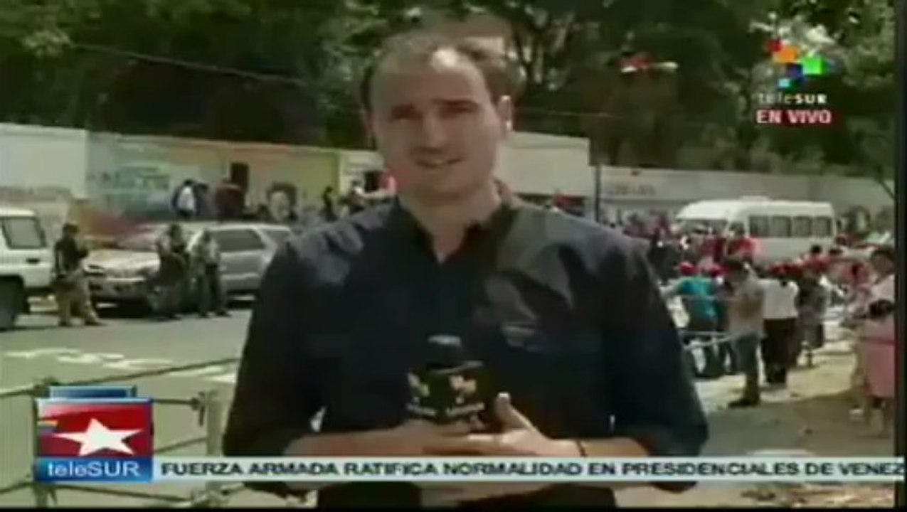 Venezolanos celebran llegada de familia de Chávez a votar