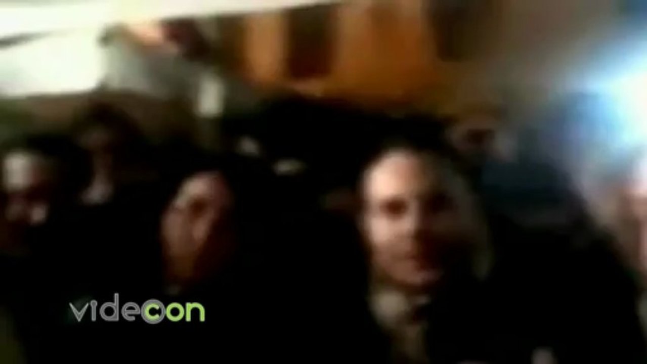 Grillo dietro le quinte, teatro o politica- Il dilemma di Beppe