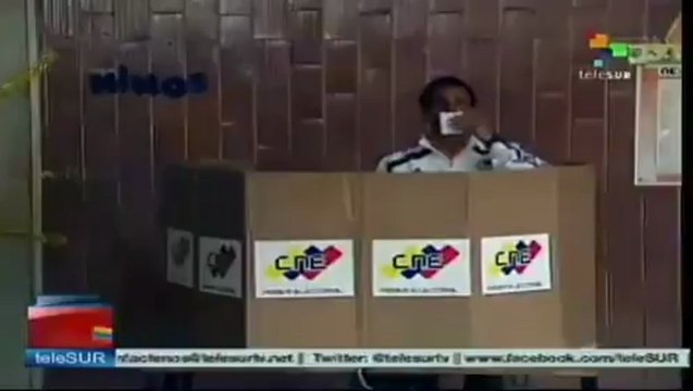 Henrique Capriles llamó a votar en avalancha